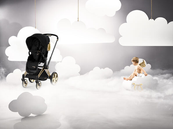 Sequenza di immagini Cybex by Jeremy Scott Wings Collection