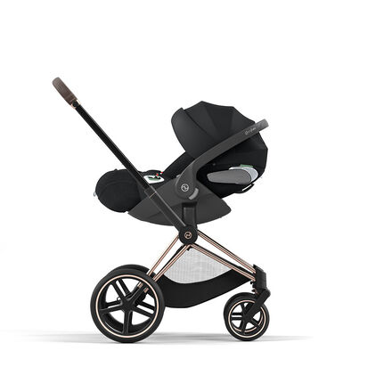 CYBEX Platinum Stroller Cloud T i-Size shown on Priam Frame